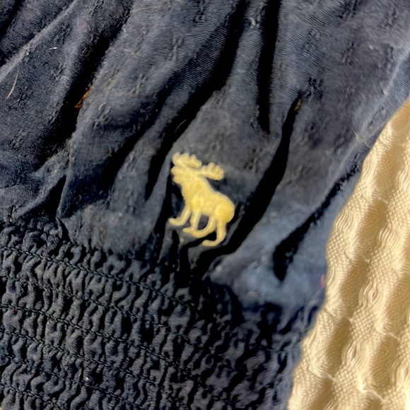 Navy blue summer top with elastic waist, Abercrombie and Fitch size large - Picture 3 of 6